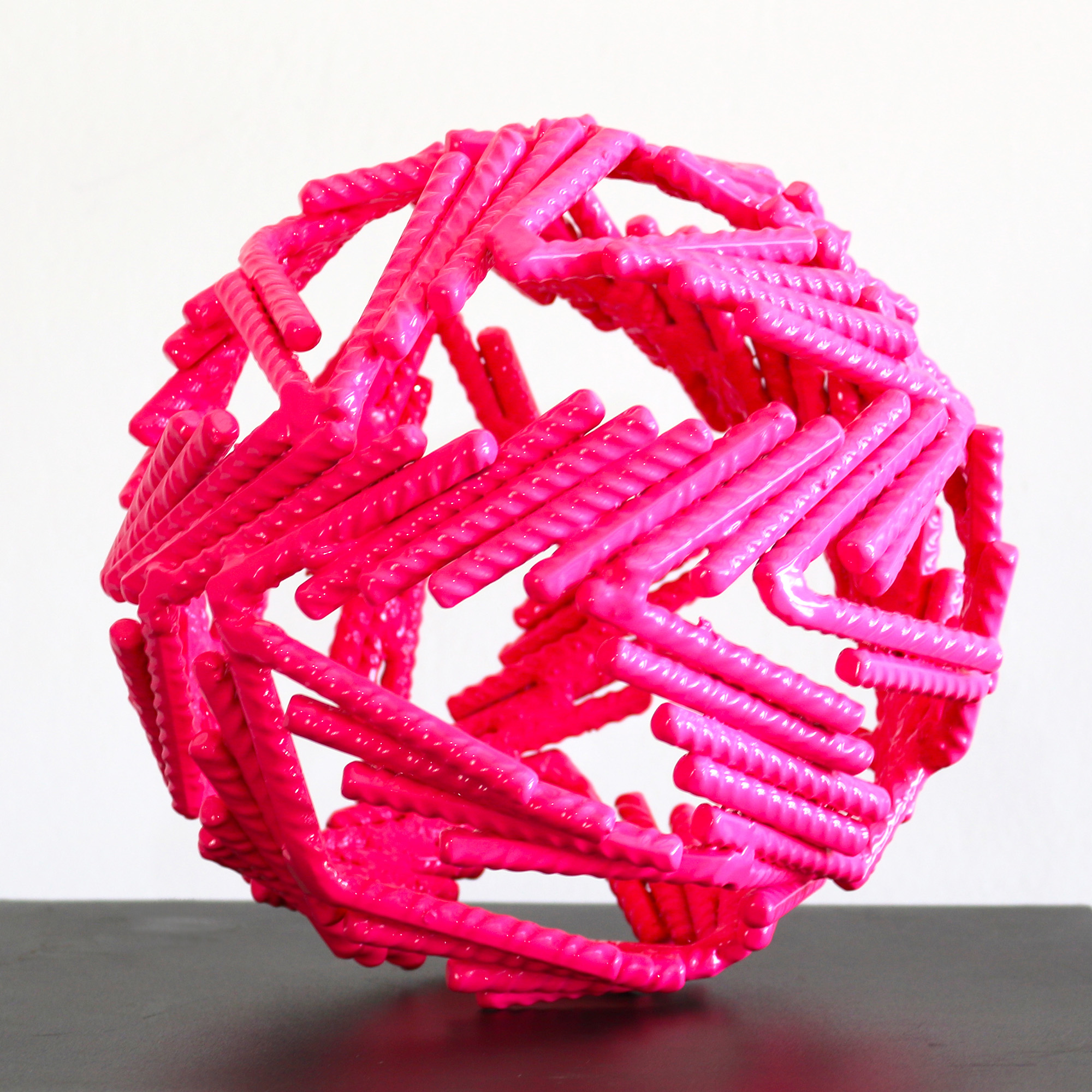 Christine Liebich: Skulptur ‚Sphere Petite Pink‘ (2025) (Serielles Unikat)