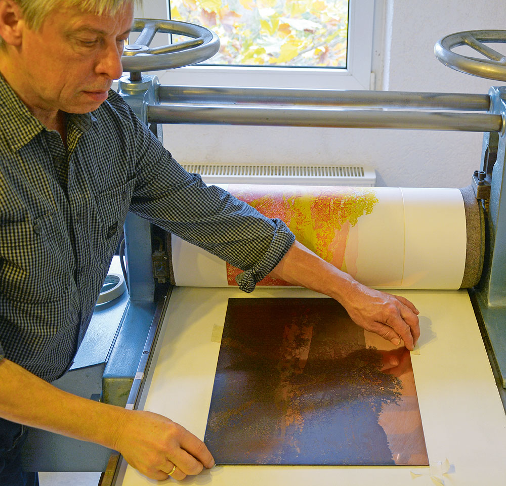 Günther Hermann setting up the blue plate Günther Hermann setting up the blue plate