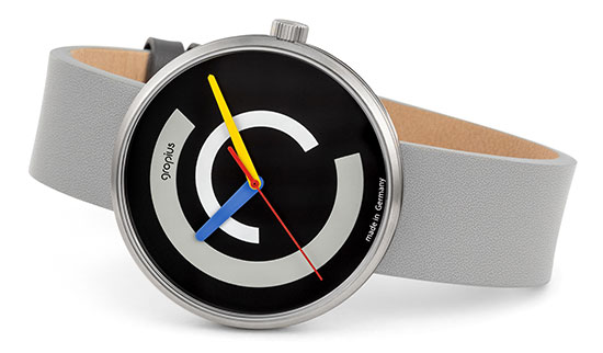 Armbanduhr "Centum" im Bauhaus-Stil