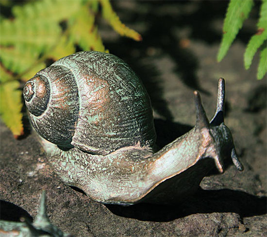 Garden sculpture "Snail Emil", bronze