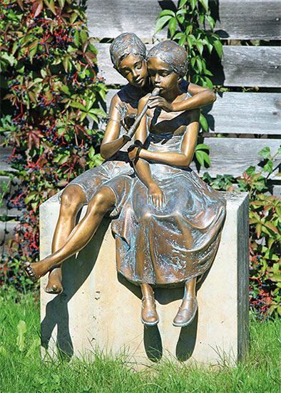 Gartenskulptur "Paar mit Flöte" (ohne Sockel), Bronze