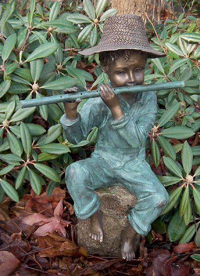 Gartenskulptur / Wasserspeier "Flötenspieler", Bronze