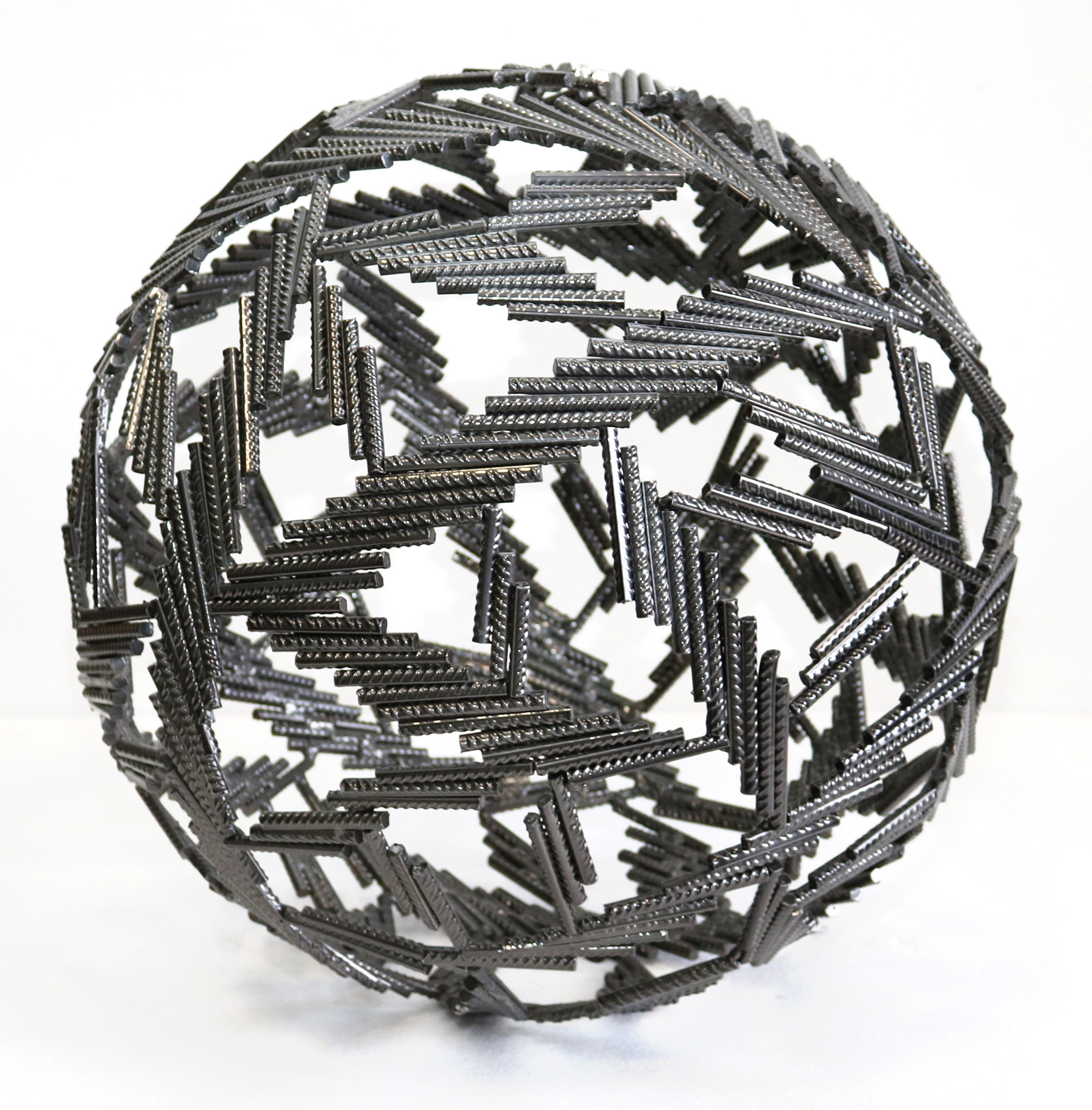 Christine Liebich: Skulptur ‚Sphere Smokey Metal‘ (2023) (Unikat)