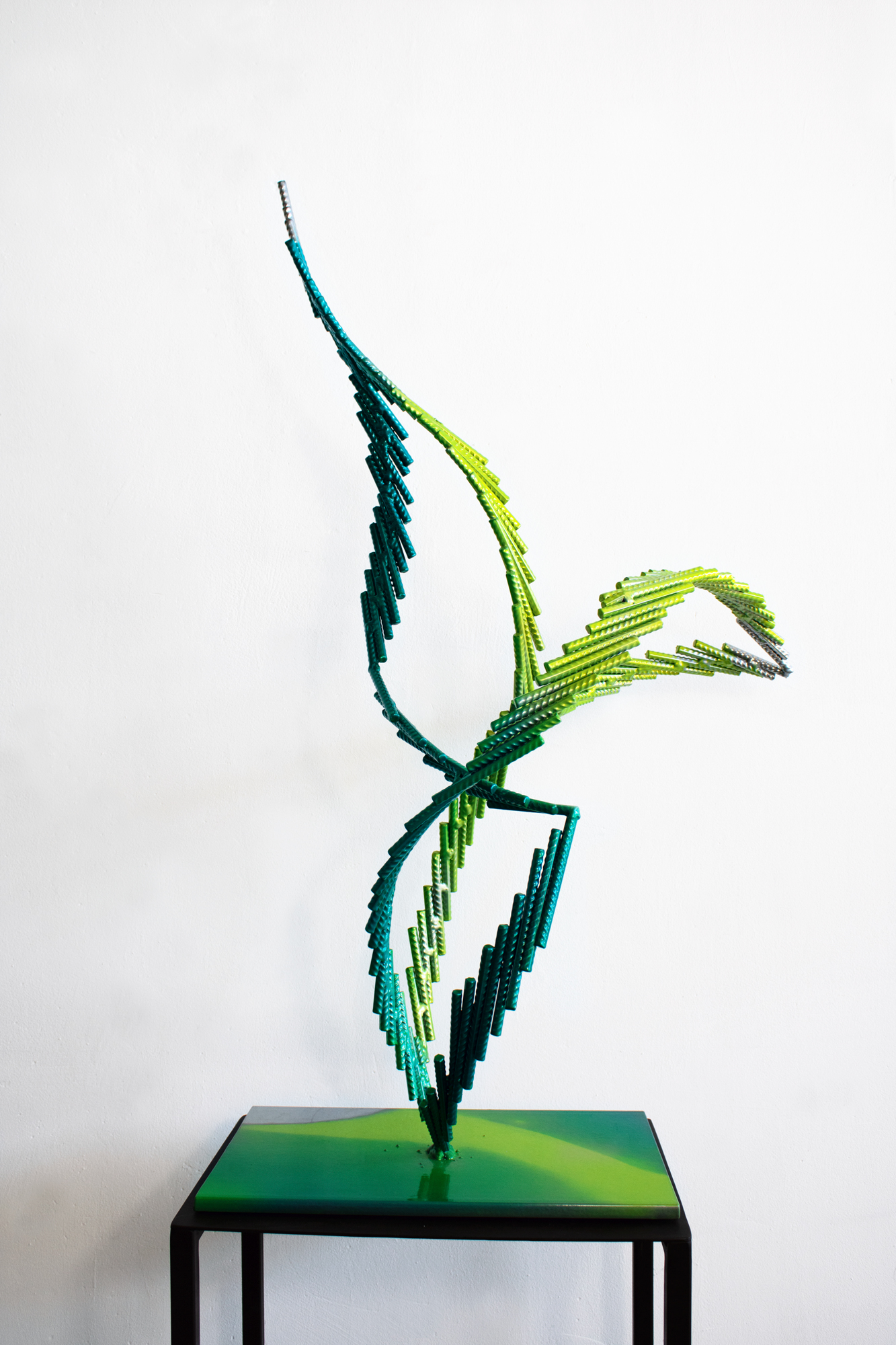 Christine Liebich: Skulptur ‚Ikarus Tricolor Green Velvet‘ (2023) (Unikat)