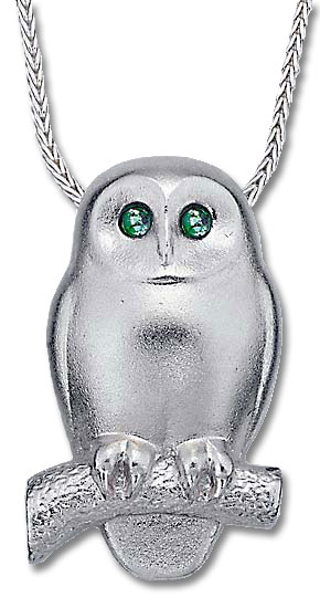 Christiane Wendt: Collier ‚Smaragd-Eule‘, Version Silber, Schmuck