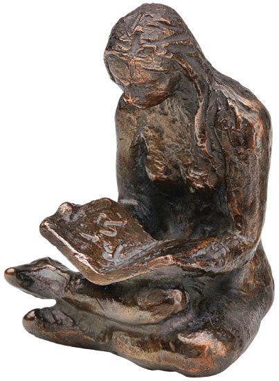 Birgit Stauch: Skulptur ‚Buchleserin‘, Metallguss