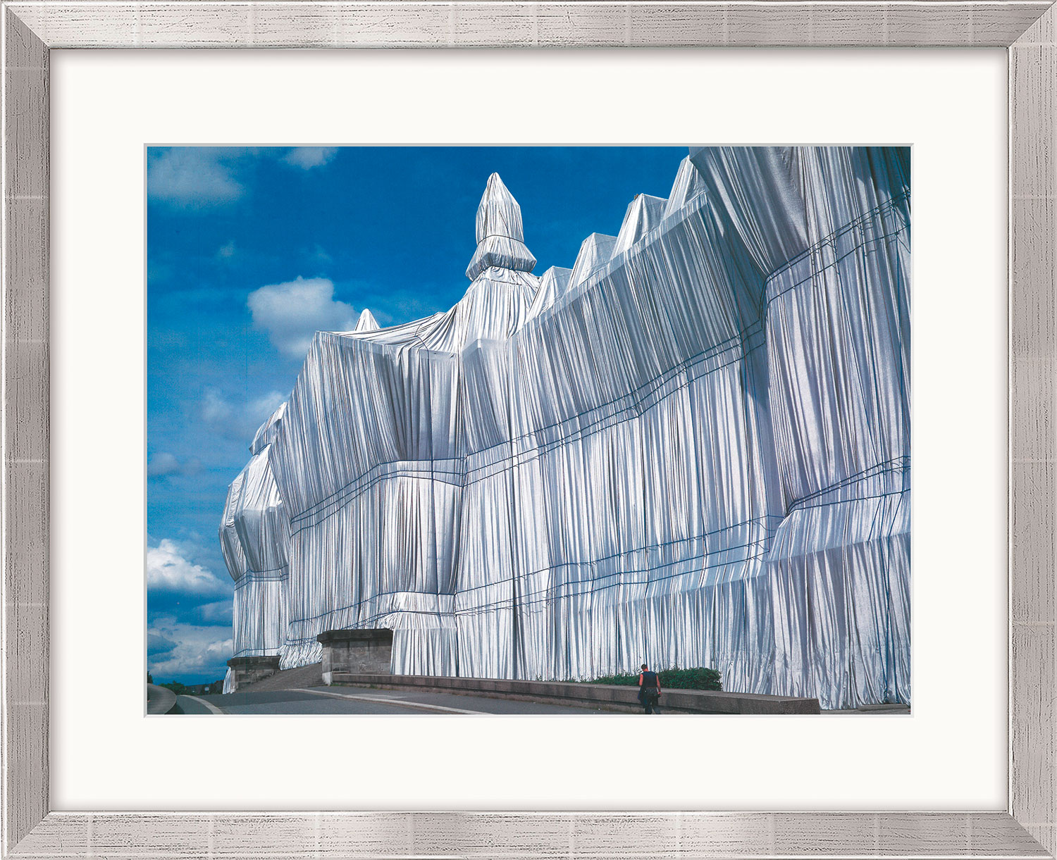 Christo & Jeanne-Claude: Bild ‚Reichstag, Vorderseite bei Tag‘, gerahmt
