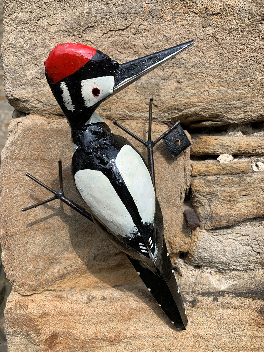 Wilson Bhire: Gartenfigur ‚Buntspecht‘, Gartenskulptur