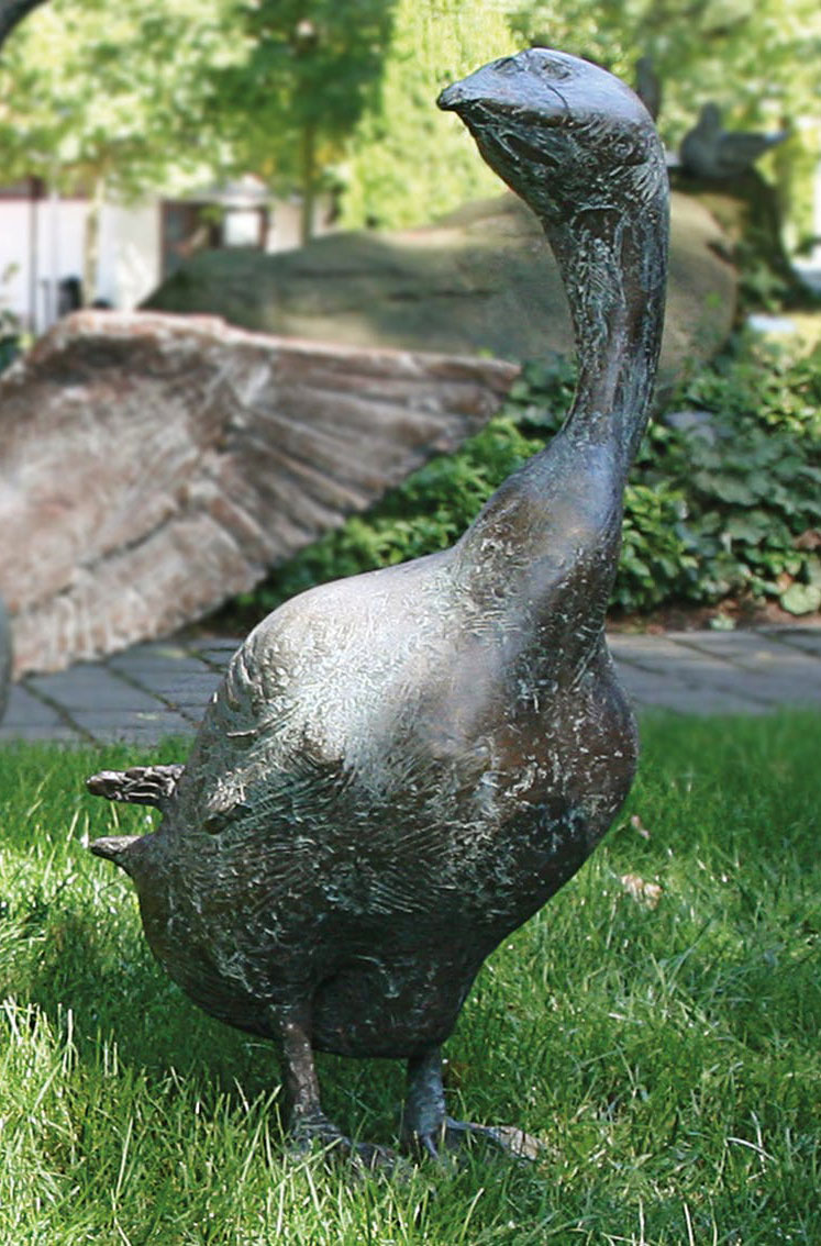 Hans Nübold: Gartenskulptur ‚Gans, nach rechts blickend‘, Bronze