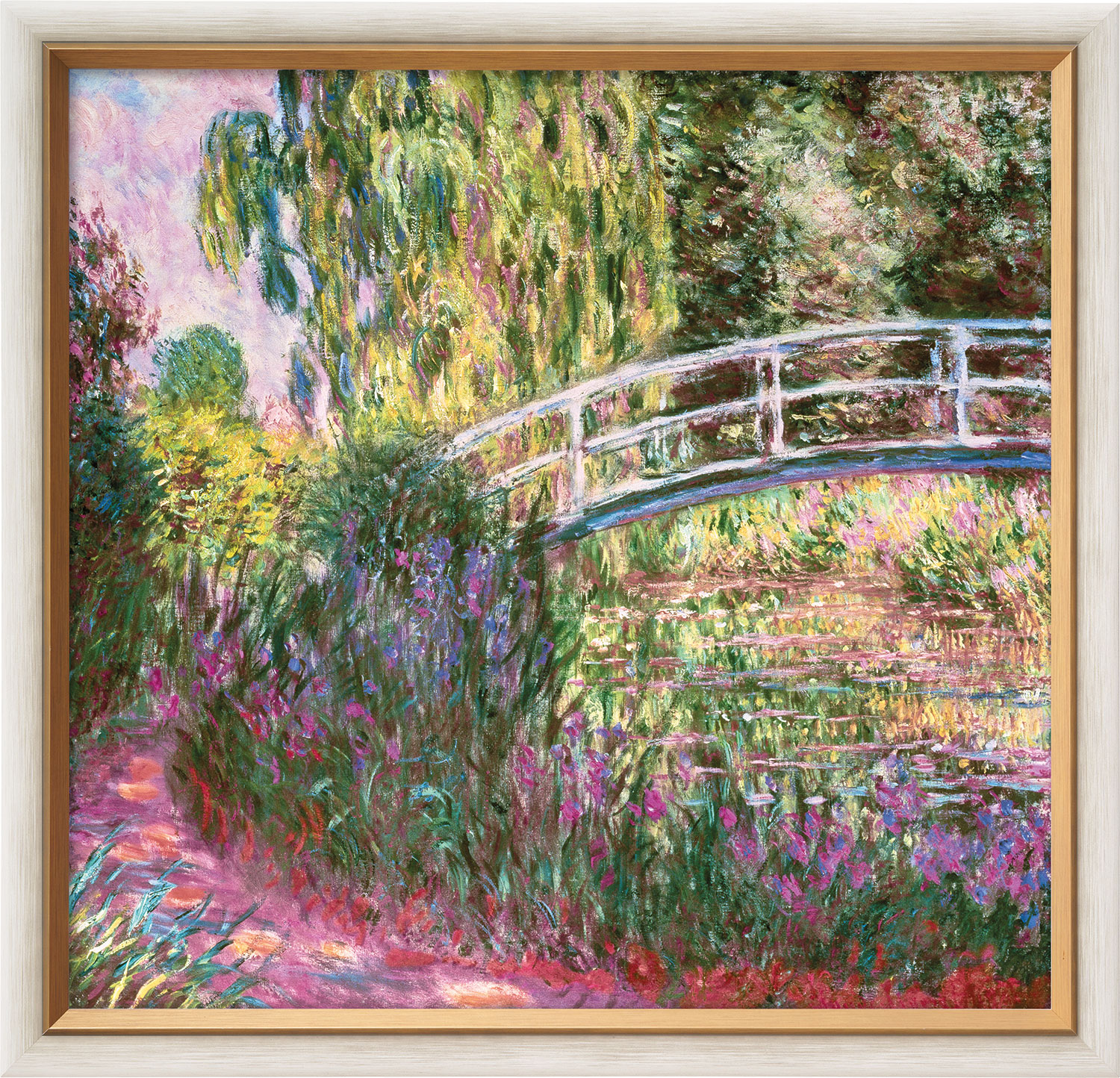 Claude Monet: Bild ‚Die japanische Brücke im Garten von Giverny‘ (um 1900), Version weiß-goldfarben gerahmt