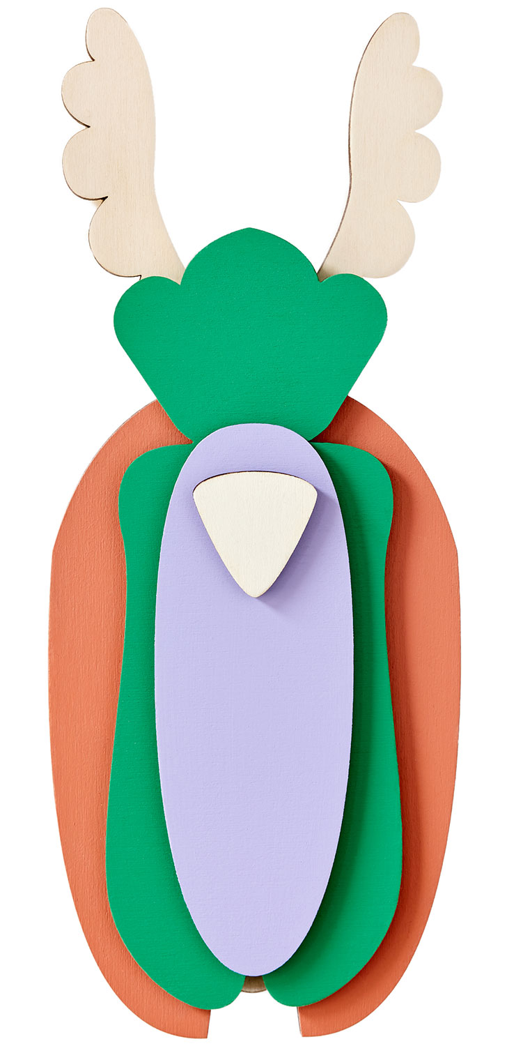 Atelier Toit: 3D-Wandobjekt ‚Curve Beetle, Clover Crest‘, Holz