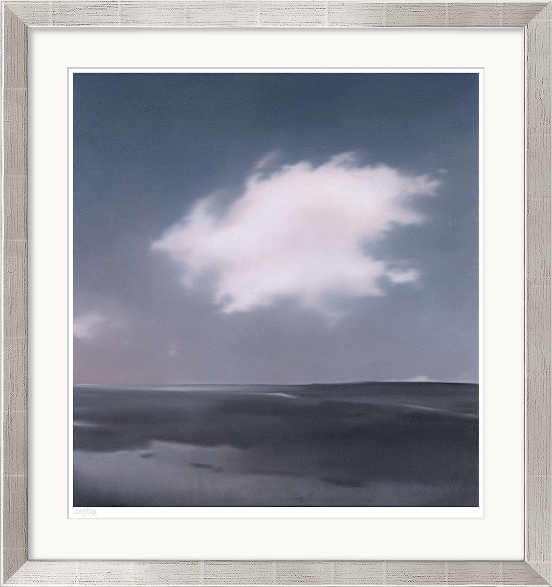 Gerhard Richter: Bild ‚Landschaft mit Wolke‘ (1969), Version silberfarben gerahmt