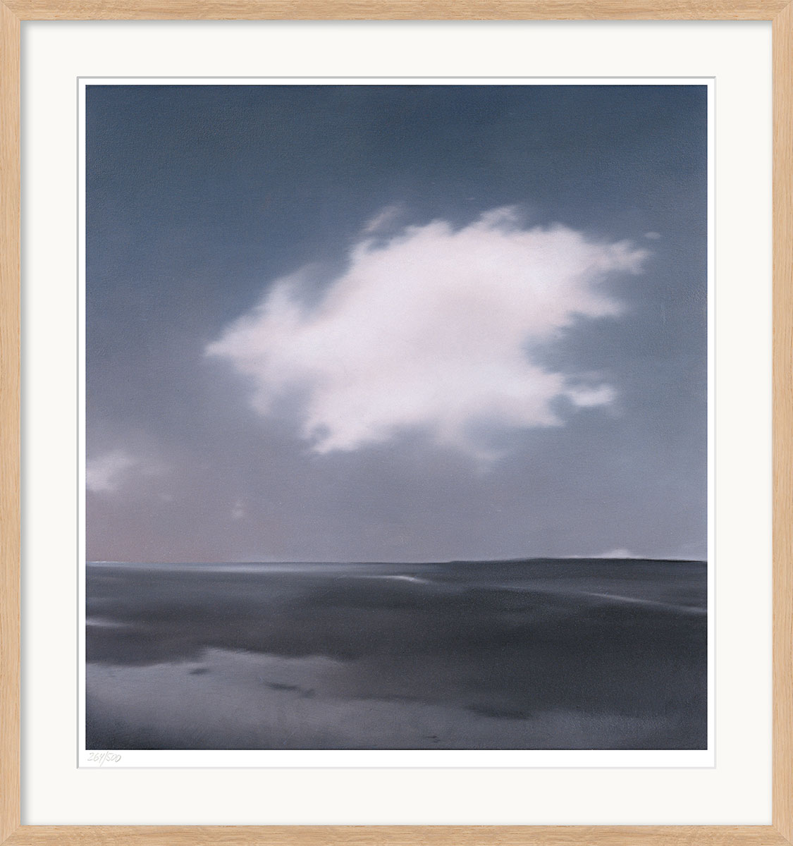 Gerhard Richter: Bild ‚Landschaft mit Wolke‘ (1969), Version naturfarben gerahmt