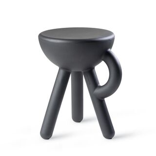 Tavolino "Tubby Stool oceanblack" (per uso interno ed esterno) – progettato da Gerard de Hoop di  Werkwaardig