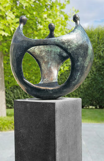 Tuinbeeld "Bolwerk", brons op granieten sokkel von Corry Ammerlaan