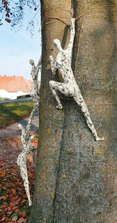 Garden sculpture "Tree Guard II" by Norbert Wilting