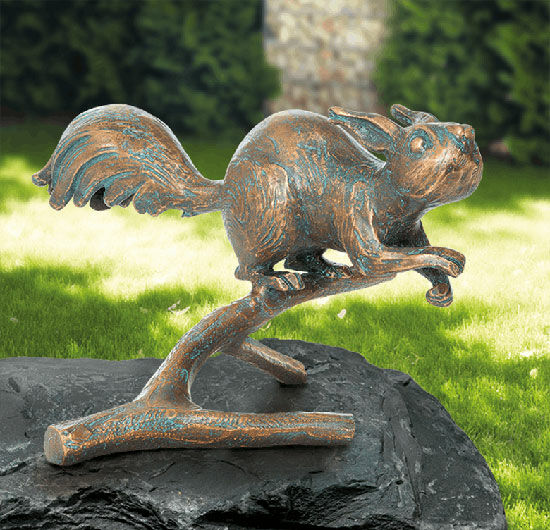 Haveskulptur "Egern på gren", bronze