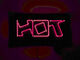 Objet mural "HOT" (2020) de Doppeldenk