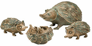 Sæt med 4 haveskulpturer "Hedgehog Family", bronze
