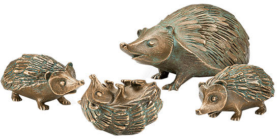 Conjunto de 4 esculturas de jardín "Familia de erizos", bronce