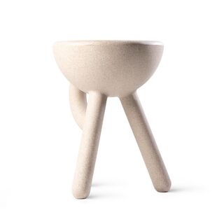 Tavolino "Tubby Stool sand" (per interni ed esterni) – progettato da Gerard de Hoop di  Werkwaardig
