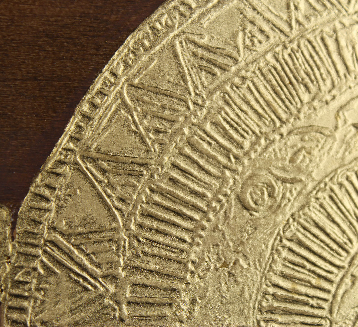 Réplique de Dietz « Le disque d'or de Moordorf » (vers 1500-1300 av. J.-C.), encadrée