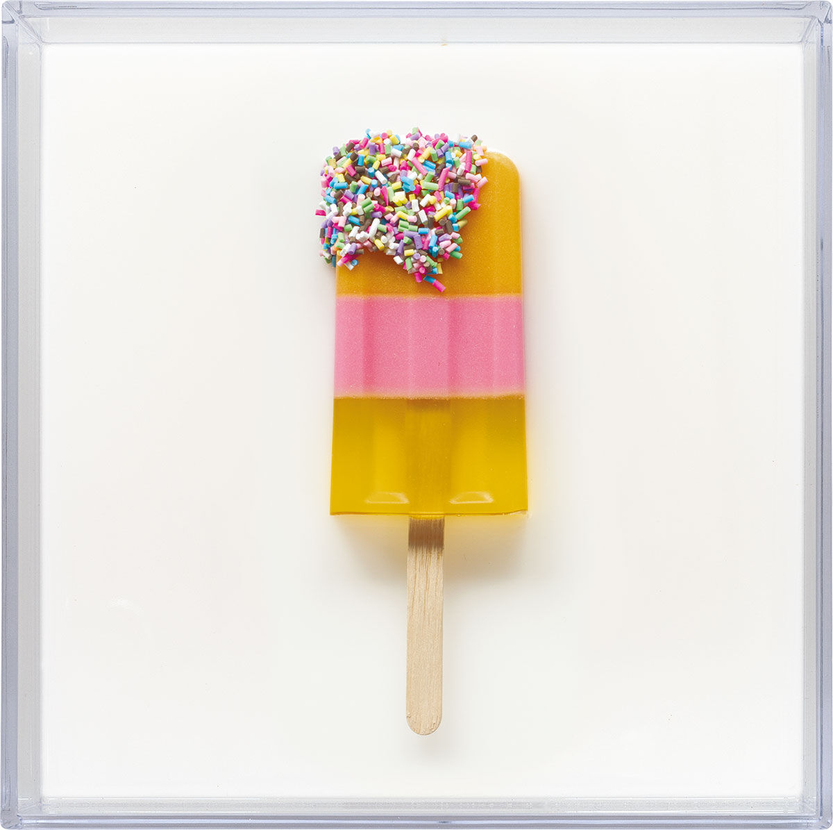 Scultura da parete "Popsicle", versione giallo-rosa di Michael Pfannschmidt