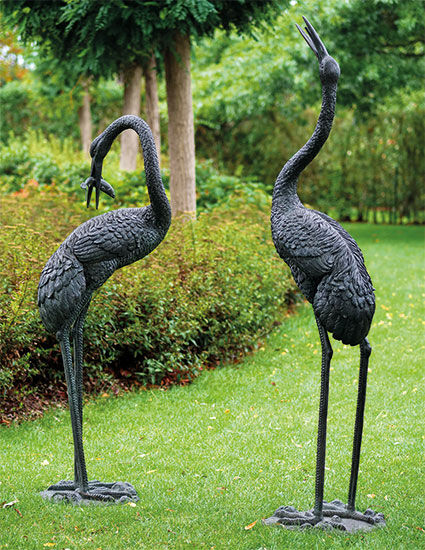 Conjunto de 2 esculturas de jardín "Grullas", bronce