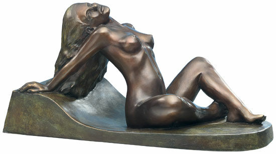 Skulptur "Liegender Akt", Version in Bronze von Peter Hohberger