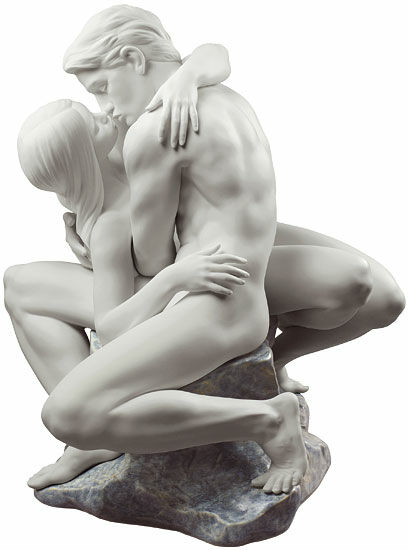 Porcelain sculpture "Passionate Kiss" by Lladró
