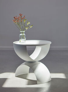 Sidebord "BOW BOW", hvid version af Frederik Roijé Design
