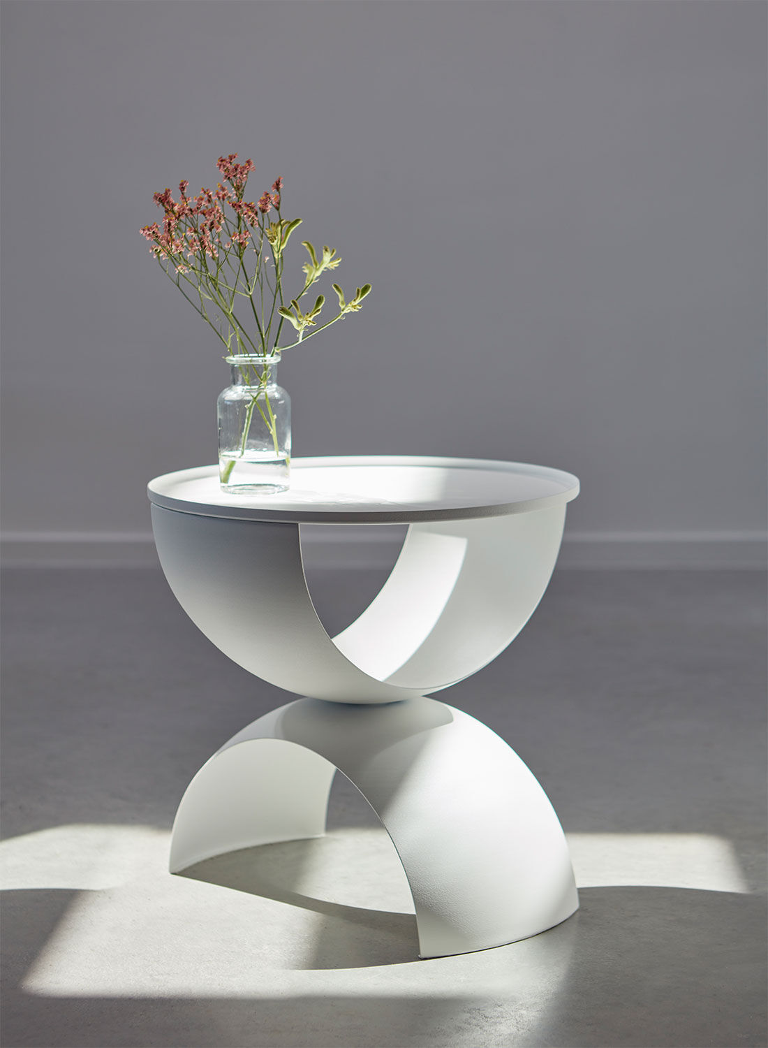 Sidebord "BOW BOW", hvid version af Frederik Roijé Design