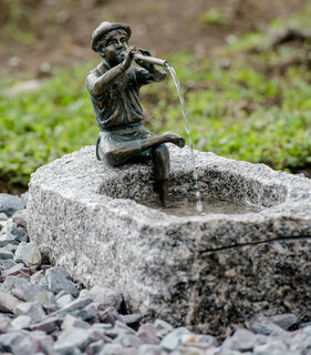 Garden sculpture / gargoyle "Flute-Playing Hannes" (without stone), bronze