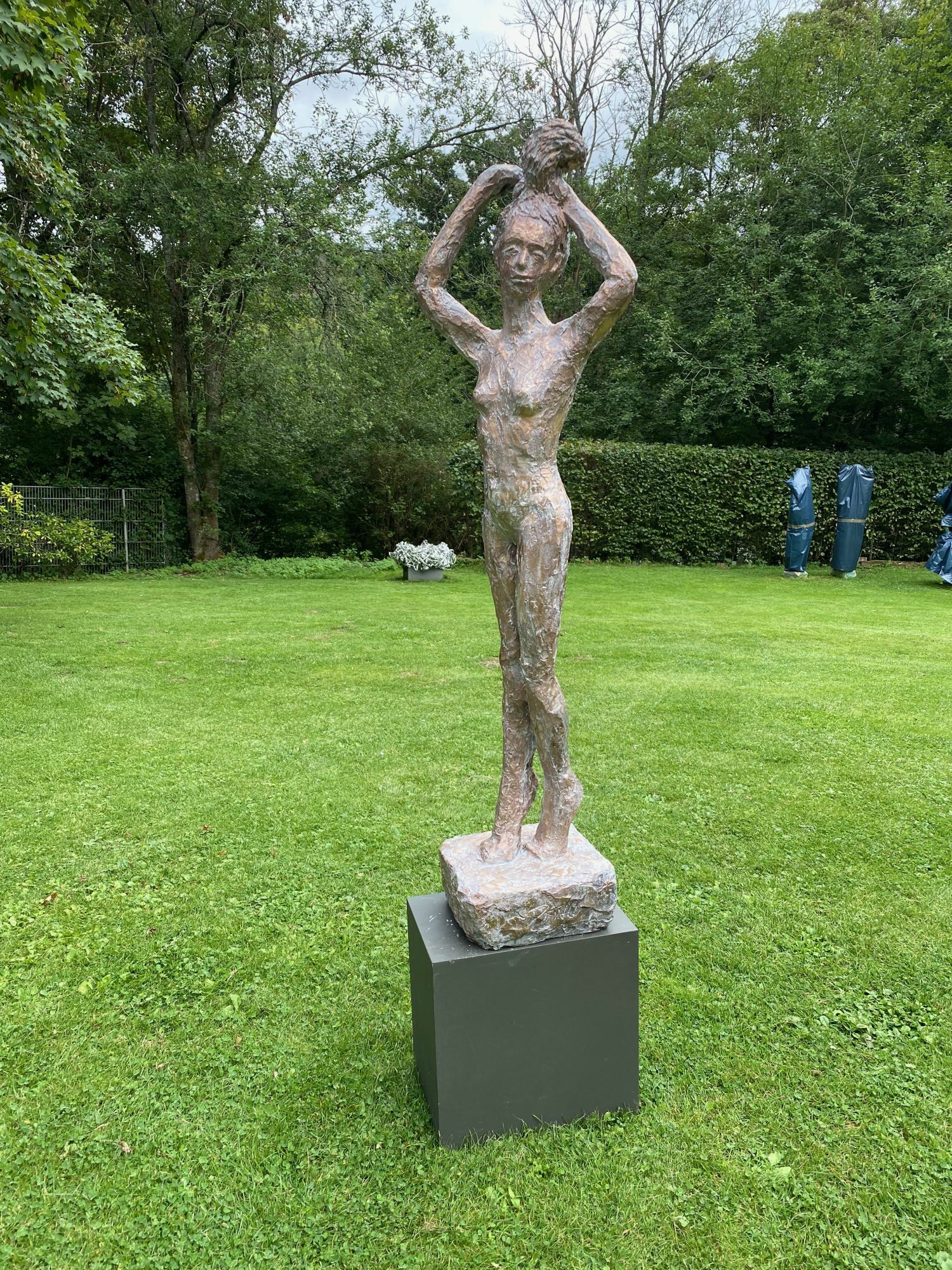 Skulptur "Pina - Life" (2019), bronze von Dagmar Vogt