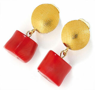 Clip-on earrings "Passion" with central cultured coral by Petra Waszak