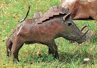 Gartenfigur "Warzenschwein" (kleine Version)