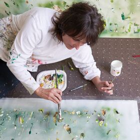 Billede af Christine Müller i hendes atelier