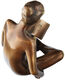 Scultura "Donna che legge" (2018), bronzo di SIME