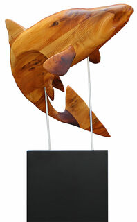 Skulptur "King Salmon" (2019) (Original / Unikt værk), træ på piedestal von Marcus Meyer