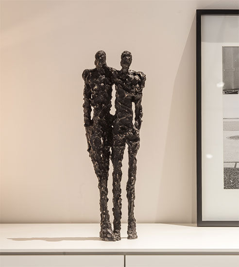 Skulptur "To Embrace", Bronze von Ann Vrielinck