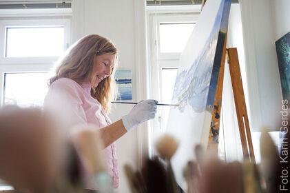 Die Künstlerin Susanne Wind im Atelier 3
