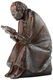 Rzeźba "Czytelnik książek" (1936), redukcja w brązie, wys. 41 cm autorstwa Ernst Barlach