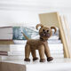 Figura in legno "Happy the Dog" - Design Chresten Sommer di Spring Copenhagen