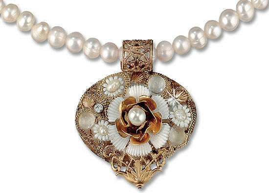 Pearl necklace "Heart of Art Nouveau" by Petra Waszak