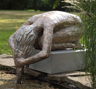 Skulptur "Die Haarwäscherin" (2020) (Bronze) von Dagmar Vogt