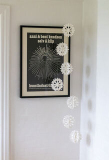 Stropní mobiliář "Snowflake Chain" - Design Louise Helmersen