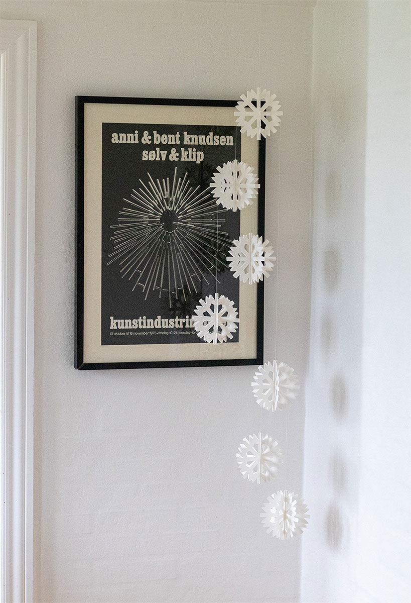 Stropní mobiliář "Snowflake Chain" - Design Louise Helmersen