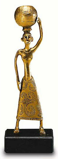 Petite sculpture "Porteuse d'eau", métal moulé doré
