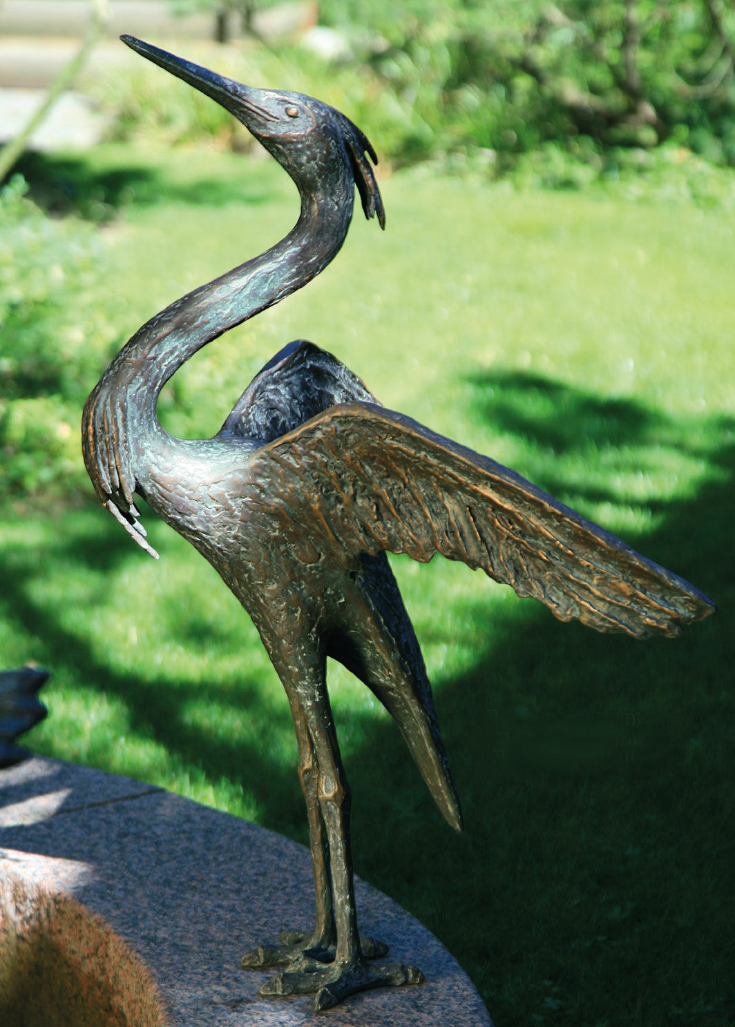 Gartenskulptur "Fischreiher im Anflug", Bronze von Ernst Günzkofer