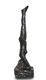 Scultura "Headstand" (2019), bronzo di Dagmar Vogt
